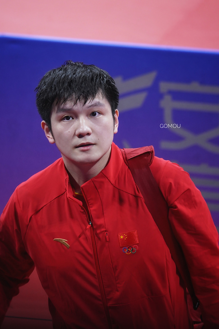 2014年的亚运会,樊振东输给老将许昕获得亚军, 2018年,樊振东赢盗了