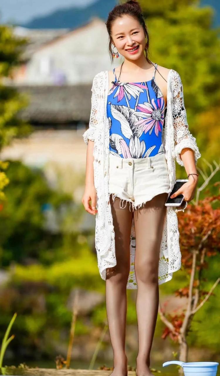 " 江一燕神秘兮兮地回答道:"你会这么问,证明你还不太了解女生