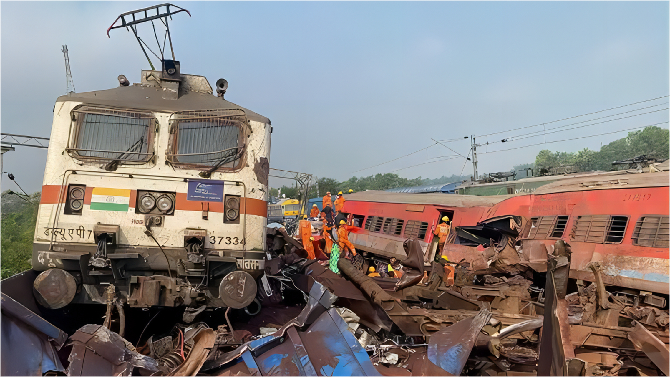 这是一次出轨引发的惨剧,印度三列火车相撞,事故已致288死900伤!