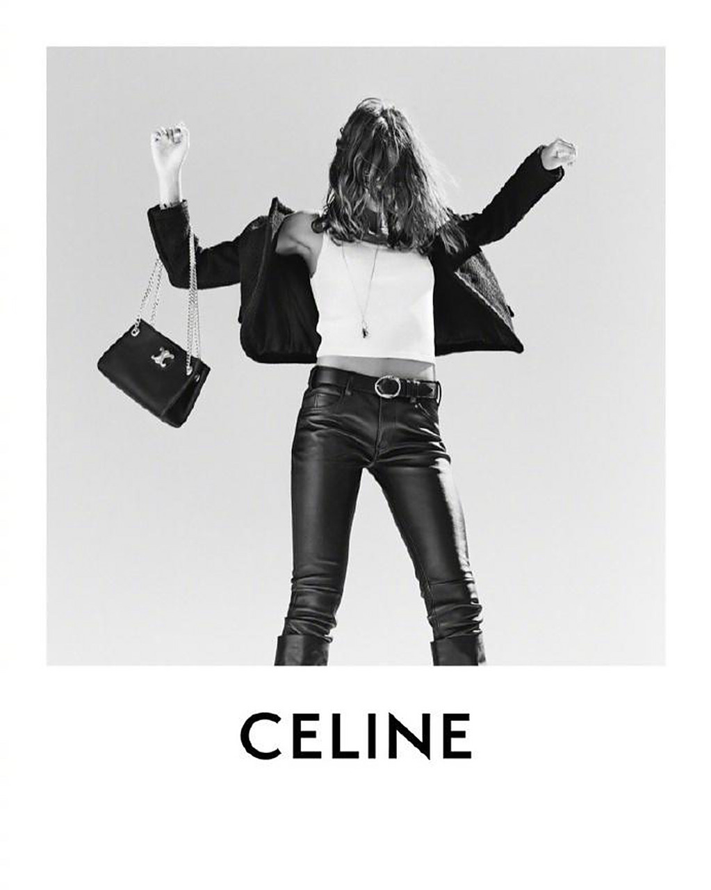 celine 2023秋冬广告大片由超模kaia gerber出镜演绎,延续了摇滚酷