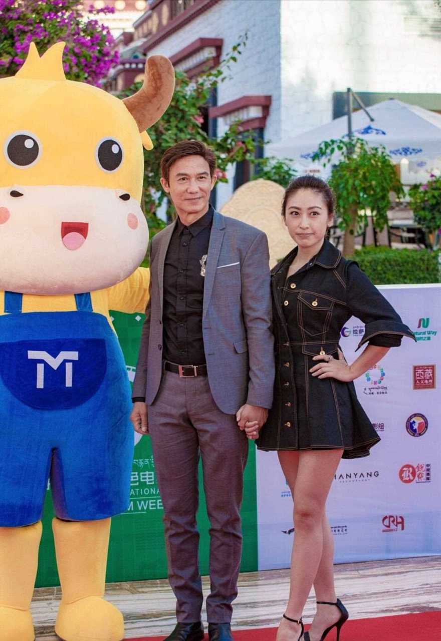 【61岁李子雄同小23岁老婆互动超甜蜜】[?