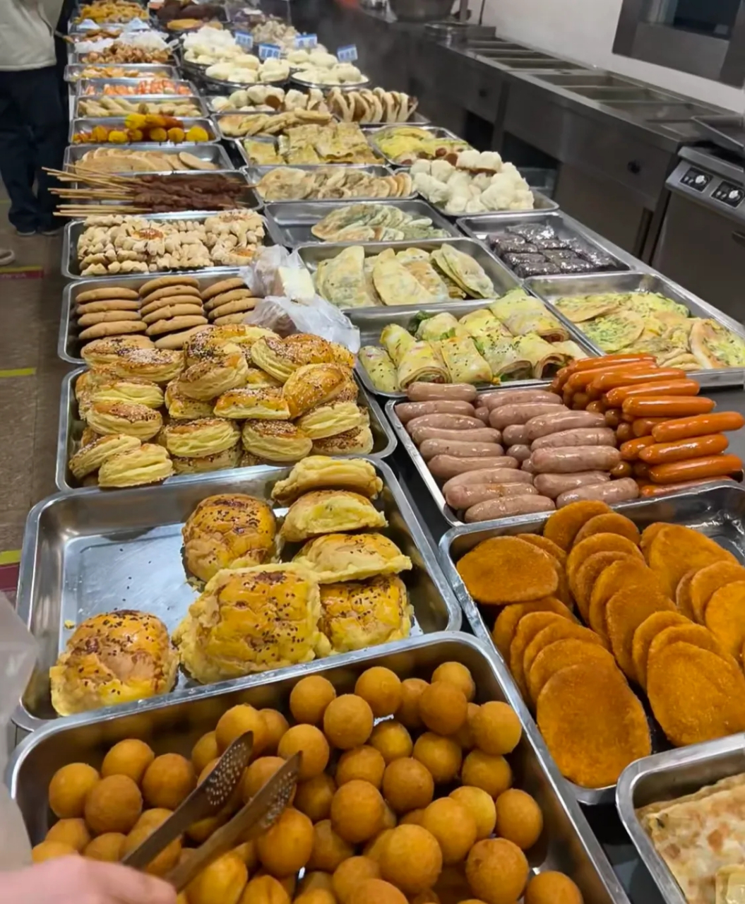 浙江某大学食堂午餐  图二,湛江某大学食堂午餐  图三,某海洋大学食堂