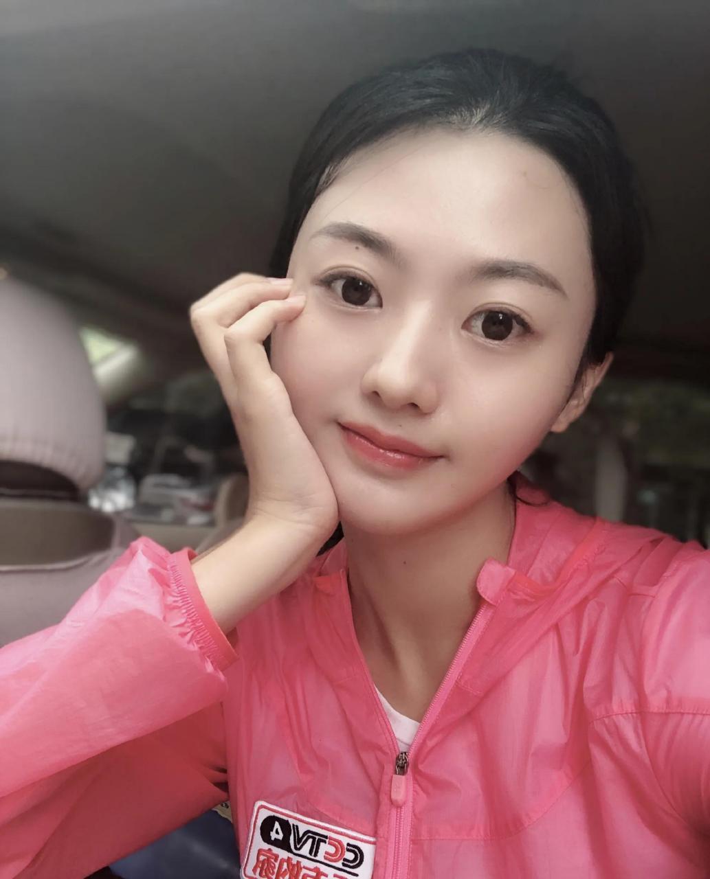 领动计划# 央视主持人刘颢玥,长相并不十分出众,但亲和力确是满满滴!