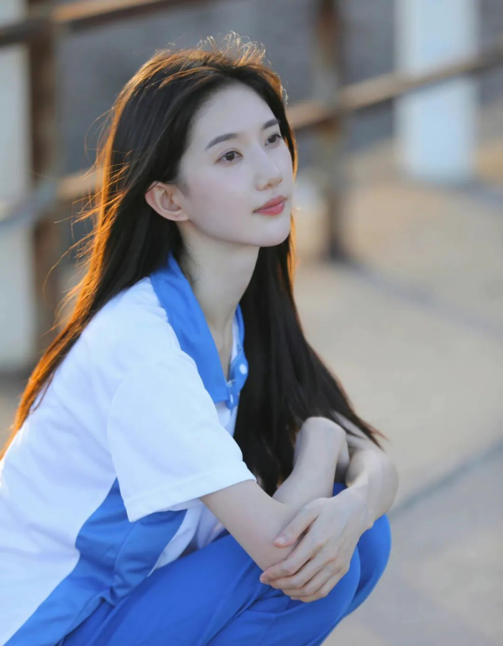 户外运动学生校服长发校花女生#美女# #养眼美女
