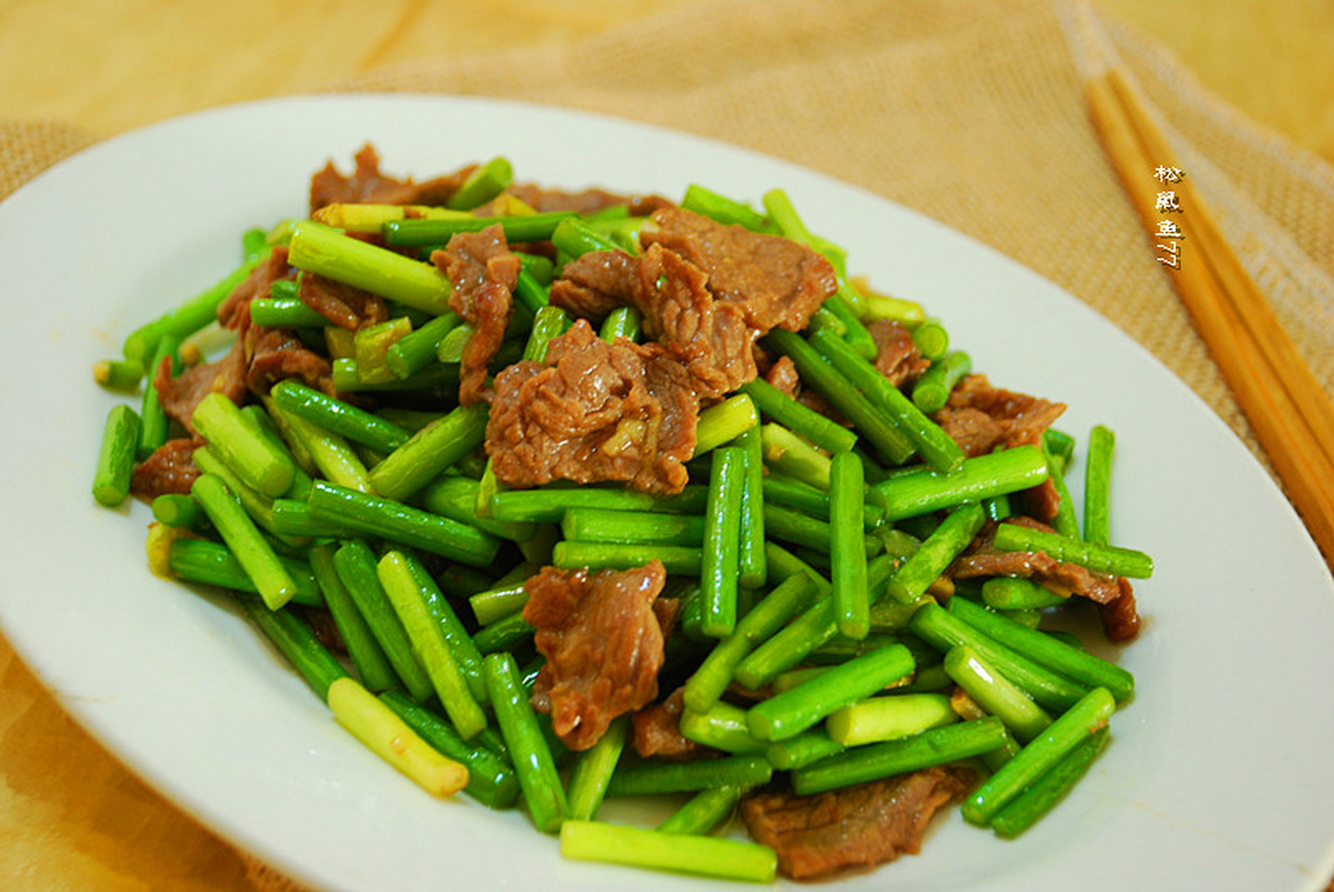 蒜薹炒牛肉,很简单的家常菜,好吃下饭.#嗨吃一夏# #每日打卡