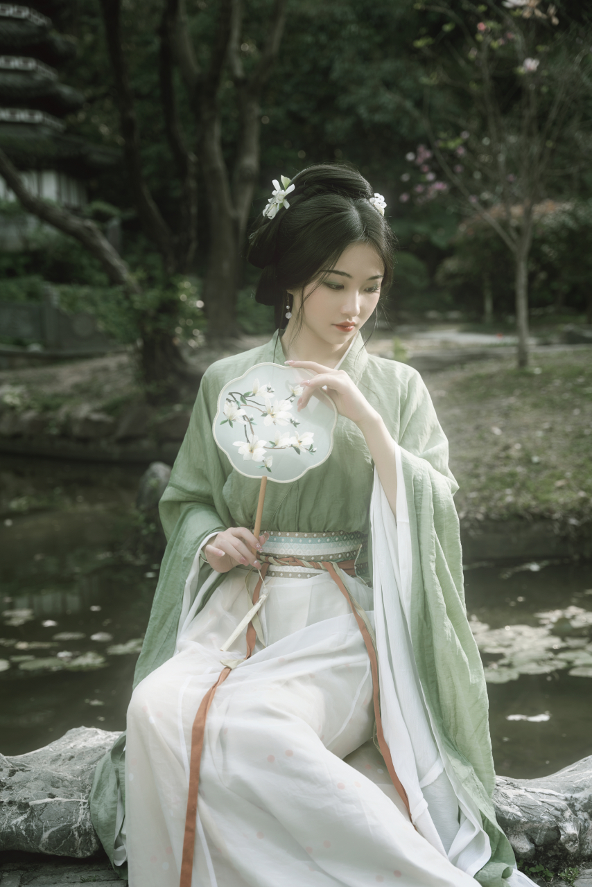 【人像摄影】窈窕淑女 君子好逑 绿色也是春天的代名词 图源米拍@耀良