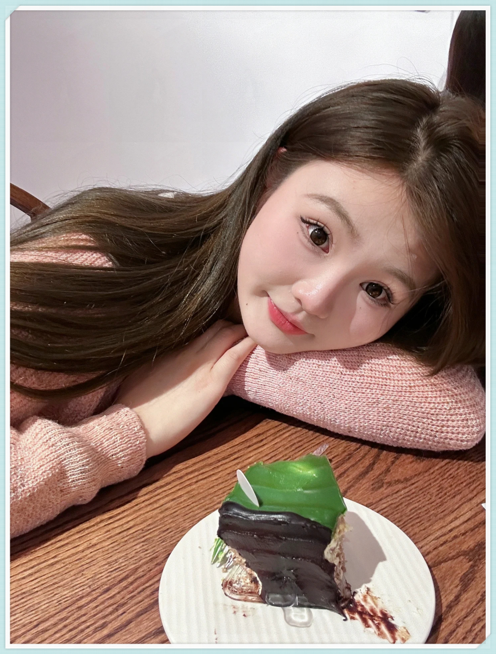 120斤微胖小美女/胖胖的也可以很漂亮啊  最近迷恋毛衣穿搭的小美女