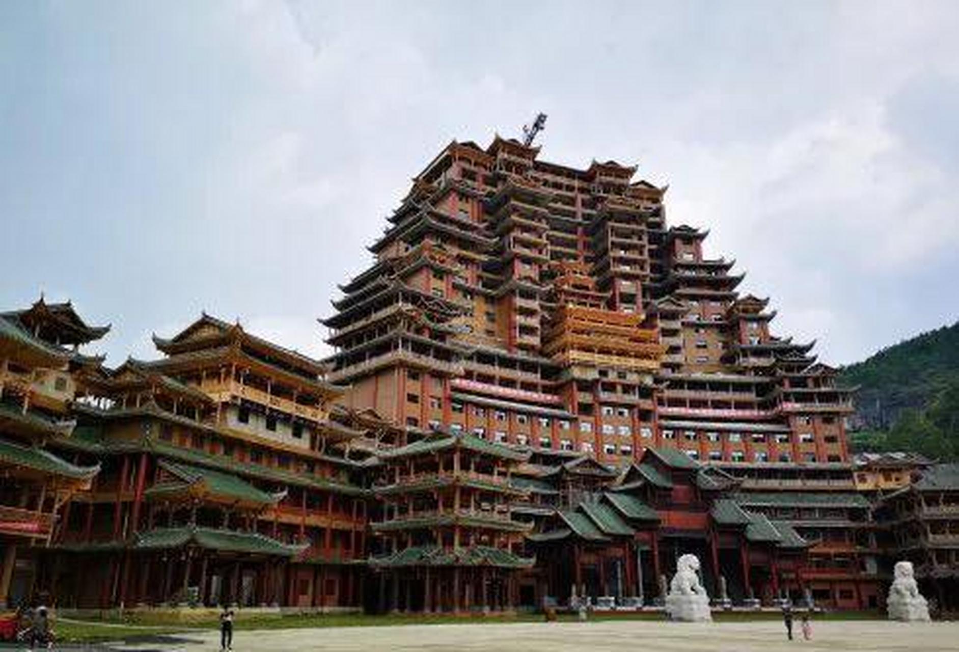 别的不说,就这个独山水司楼,确实很牛!