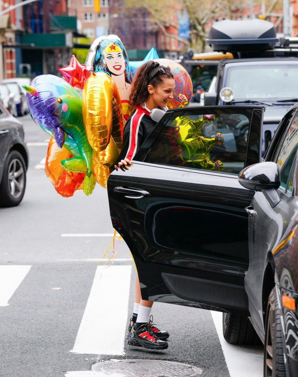 超模贝拉街拍回顾,笑起来太甜7715以及黑红真的很配!