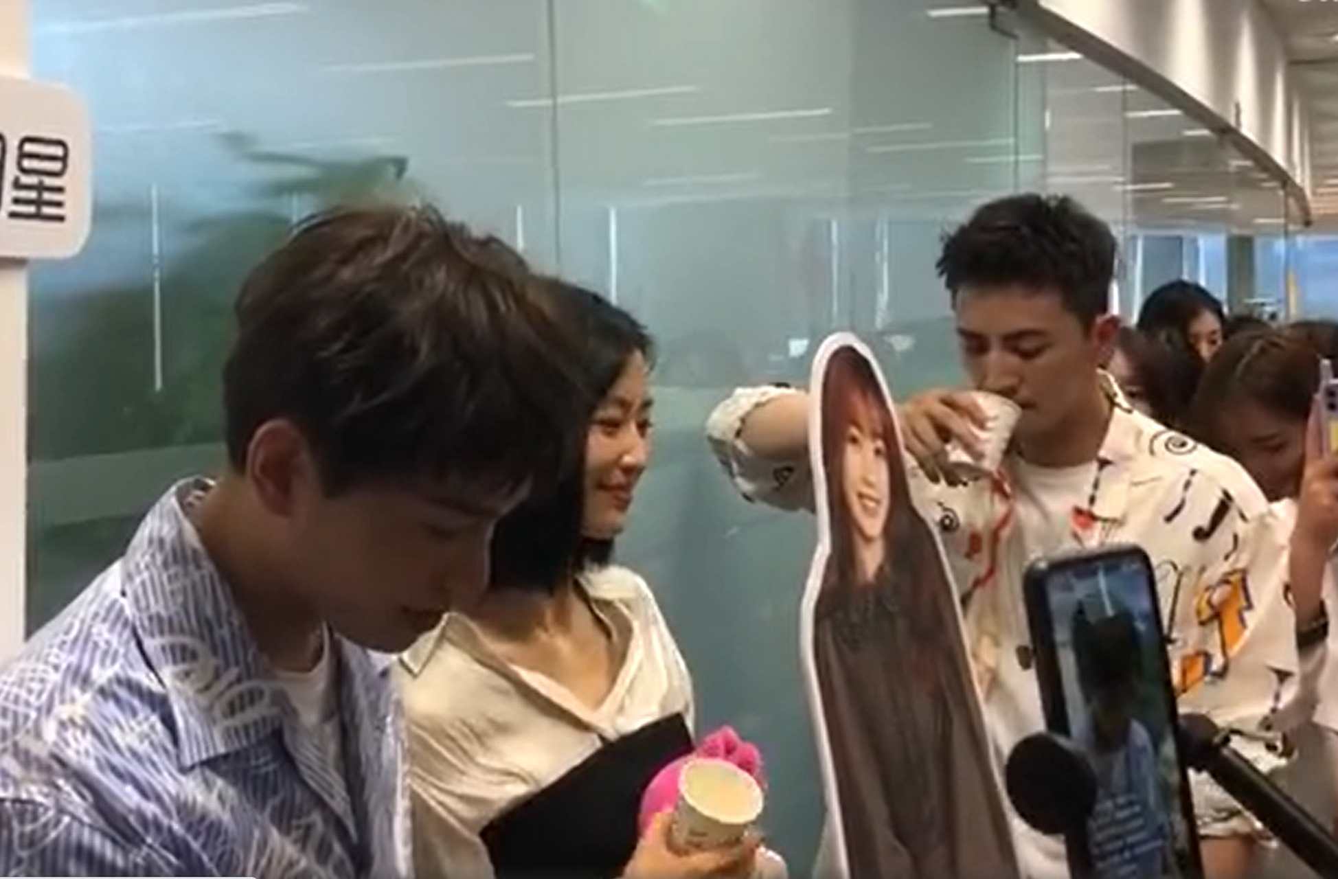 【丁禹兮说yyds是永远单身】5月27日,丁禹兮在扫楼时被问到"yyds"是