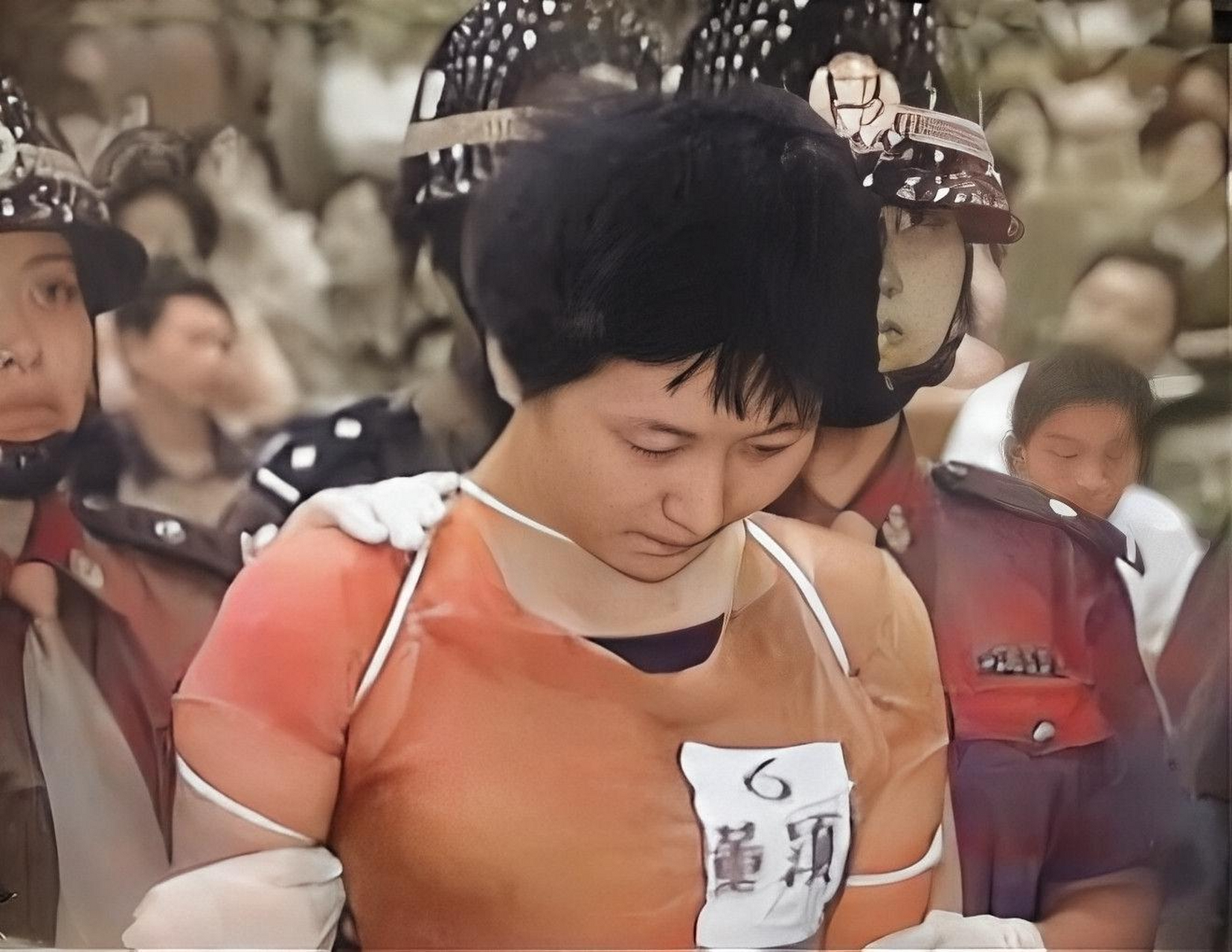 2001年6月1日,被判死刑的董颖,当时只有21岁的董颖来自青岛,是一位