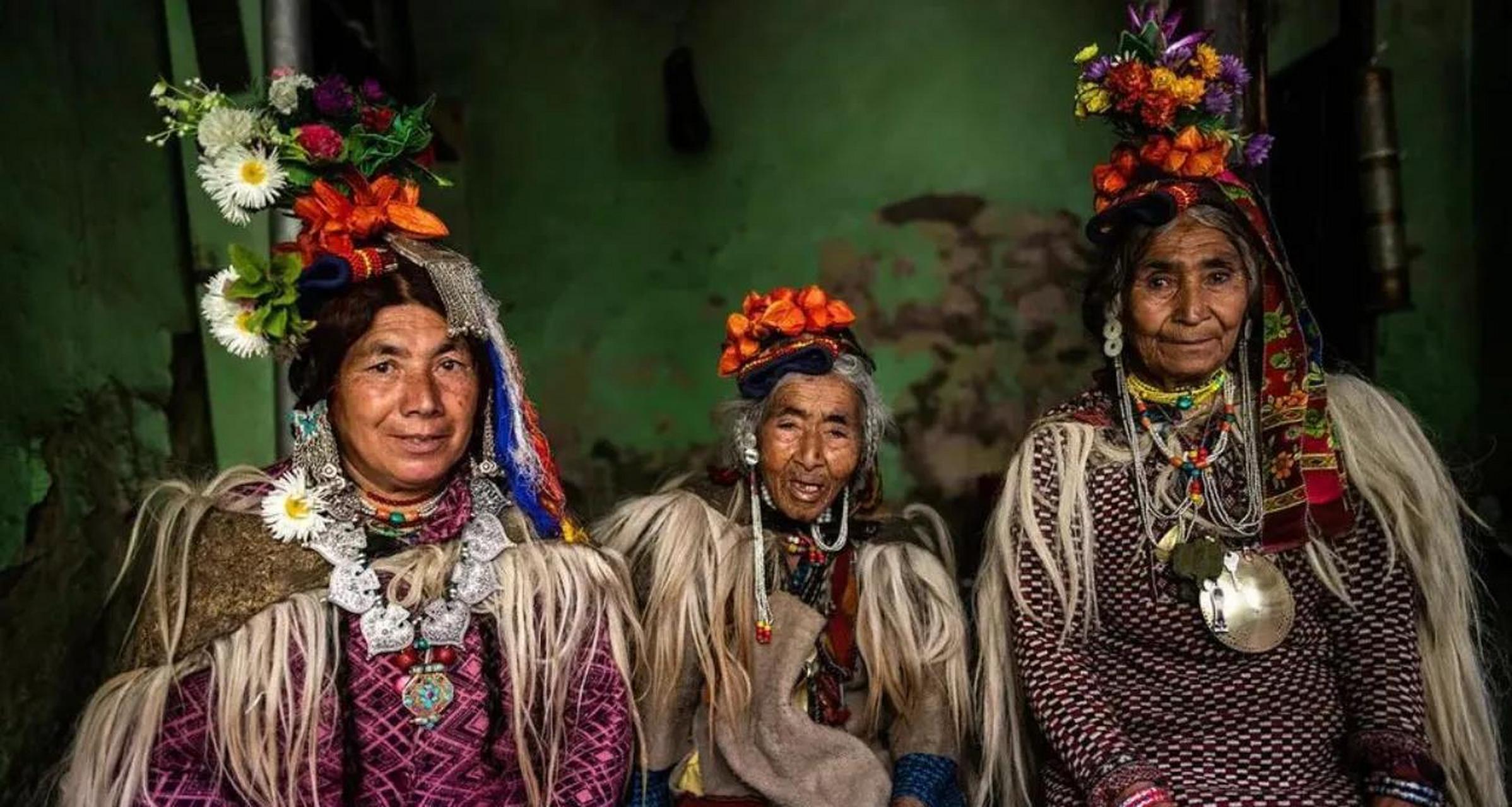 为什么印度的雅利安人肤色很黑,完全不像欧洲雅利安人那样金发碧眼?