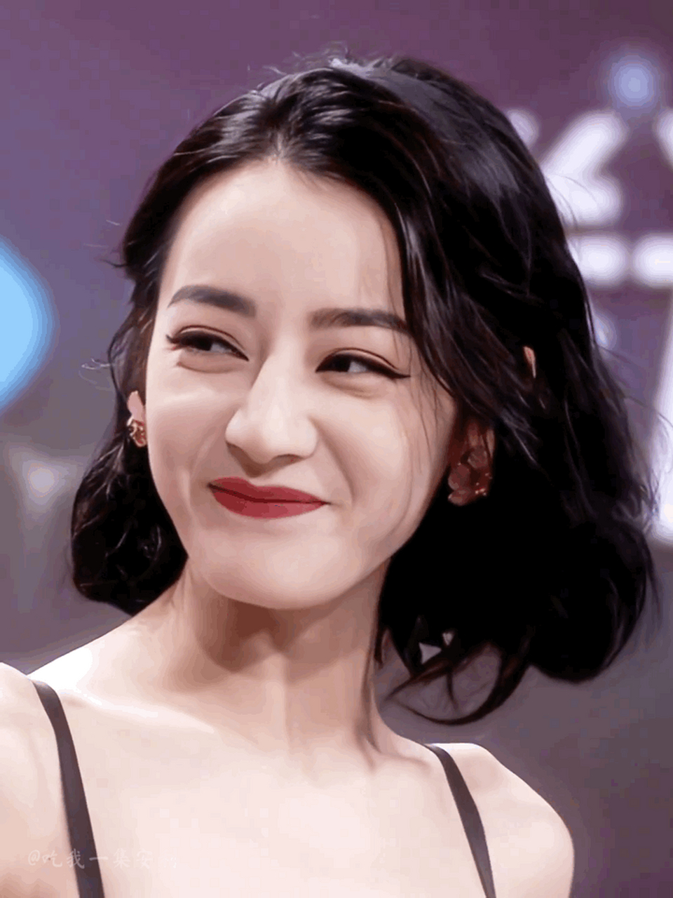 果然美女都能轻松驾驭各种发型,迪丽热巴这个短发造型好公主啊[送花花