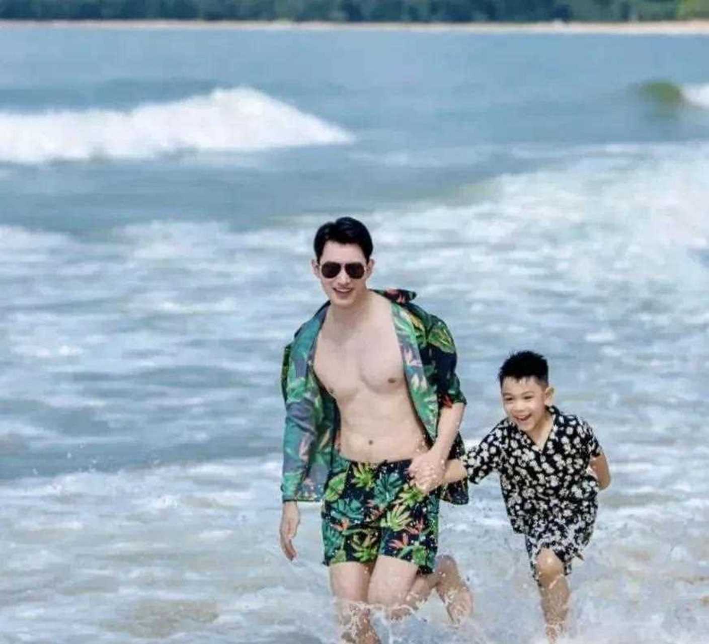 青年演员吴建飞,1983年出生浙江台州,曾经参加过选秀节目《加油!