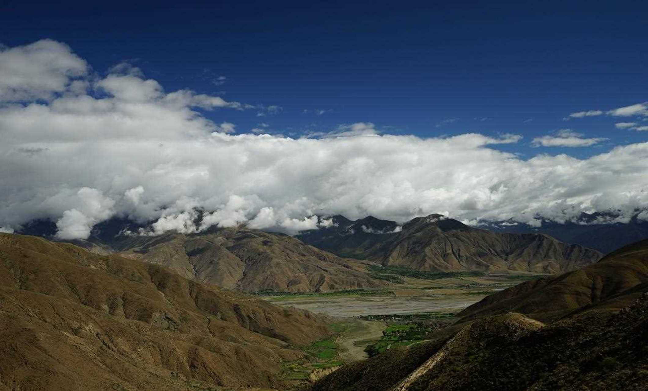 羊卓雍措,又名羊湖,喜马拉雅山北麓最大的内陆湖,与纳木措和玛旁雍措