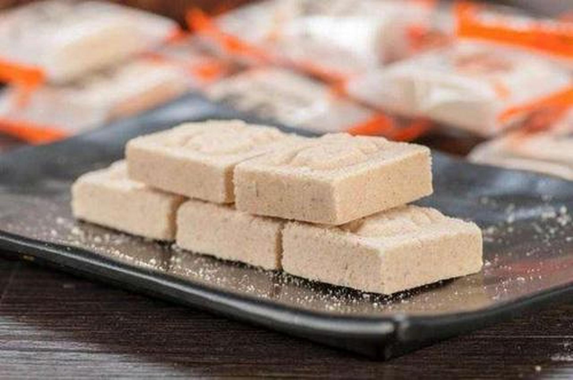 美食教程#扁豆仁糕:这是黄岩县的一个传统小吃,它看起来色泽比较艳丽