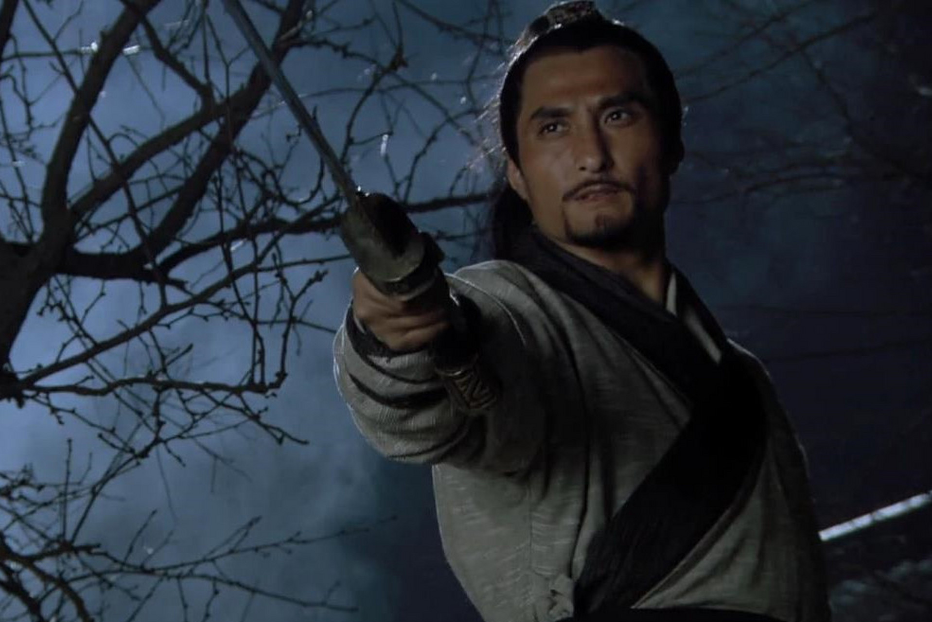 水浒传解读# 林冲风雪山神庙后,无法像武松一样,再返身去报仇,有两个