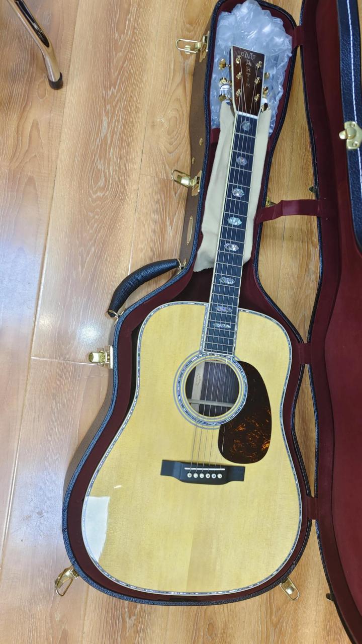 我非常后悔15年去香港的时候没有买下这把马丁d45,现在零售价已经涨到