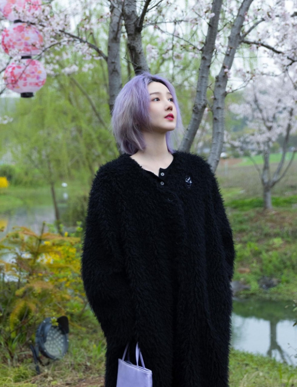 淡紫色的头发绝美啊