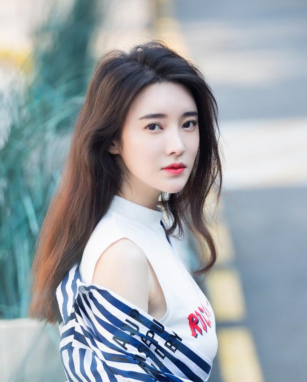 张璇美照,一颦一笑都令人心动不已,满满的少女感!