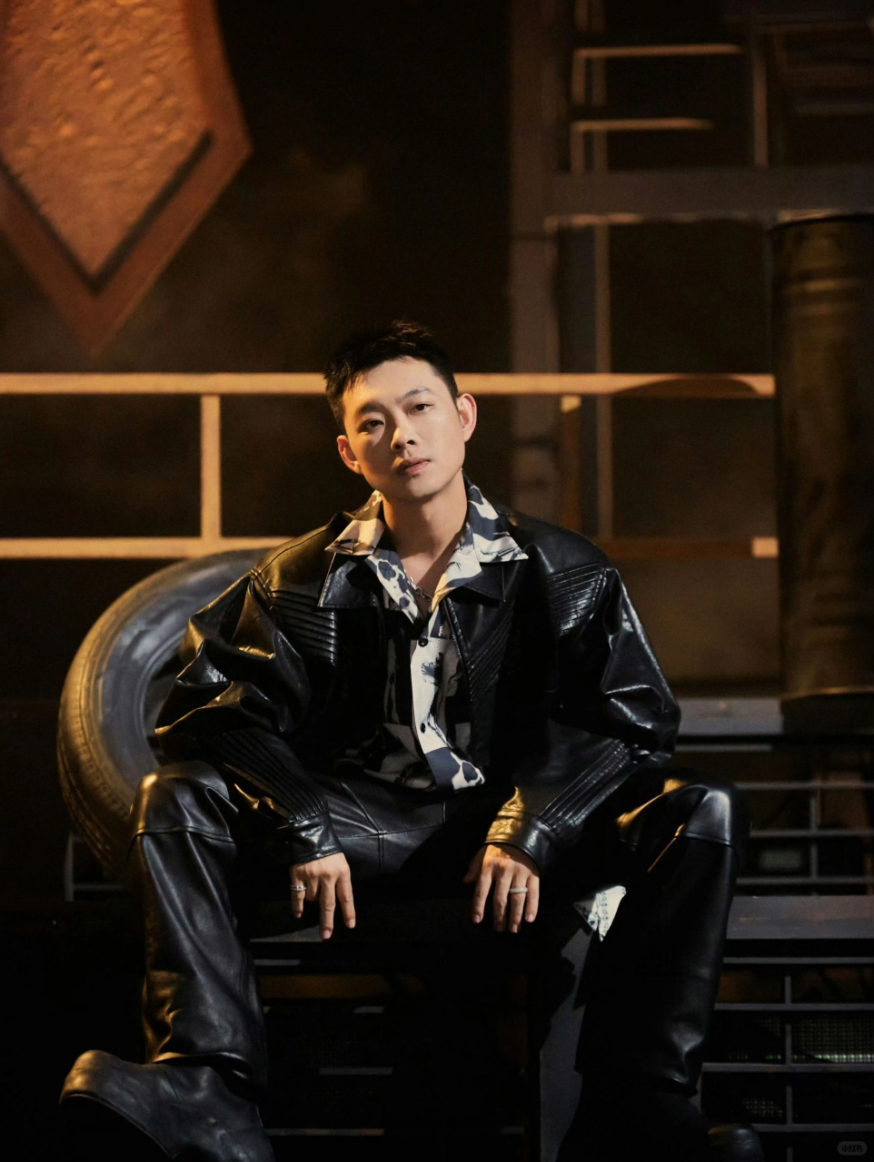 宝石老舅的歌词   宝石老舅太圈粉了,情商高,又有梗,而且衣品也不错