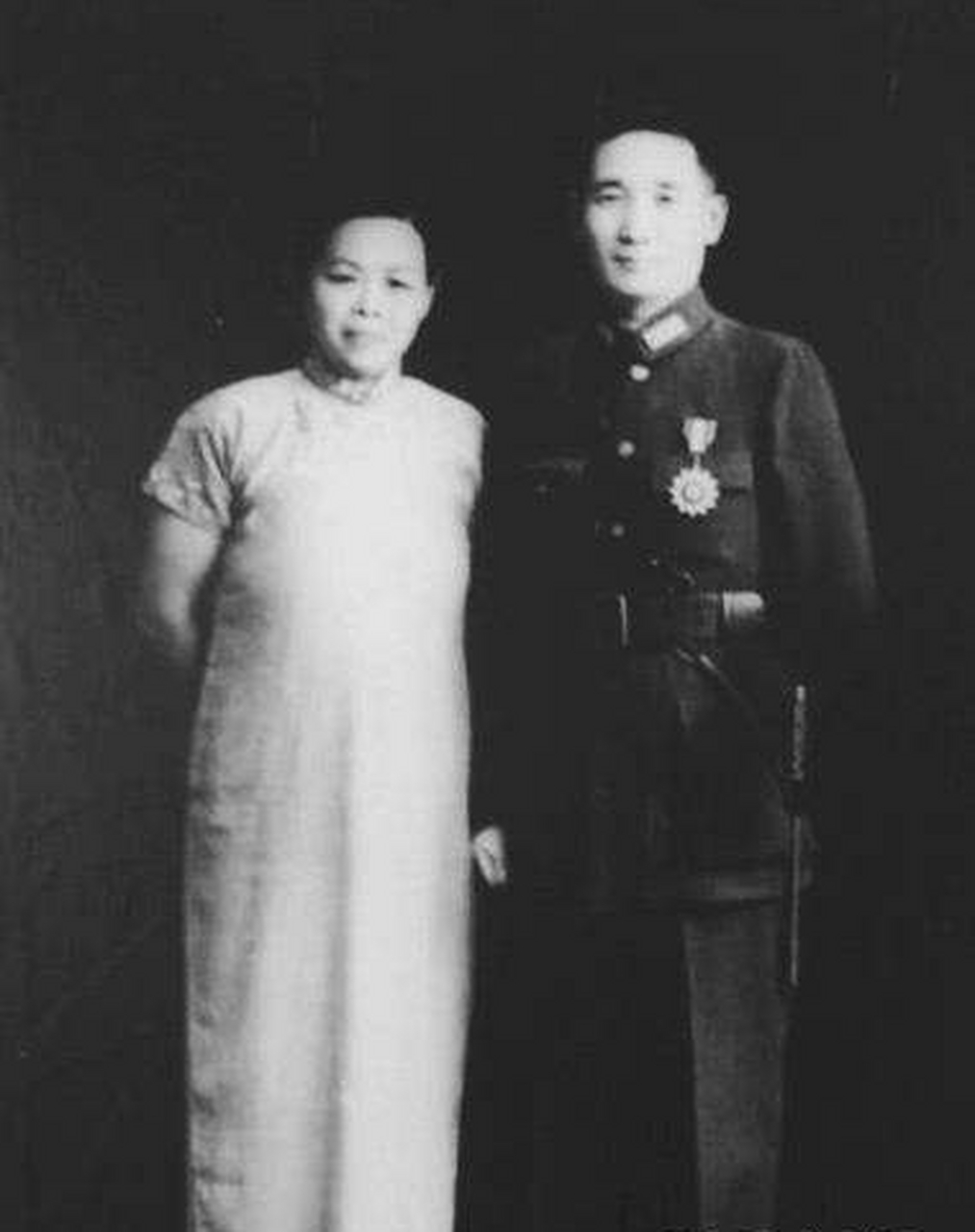 爱国将领张治中是安徽巢县黄麓镇洪家疃人,洪希厚是他按老家习俗指腹