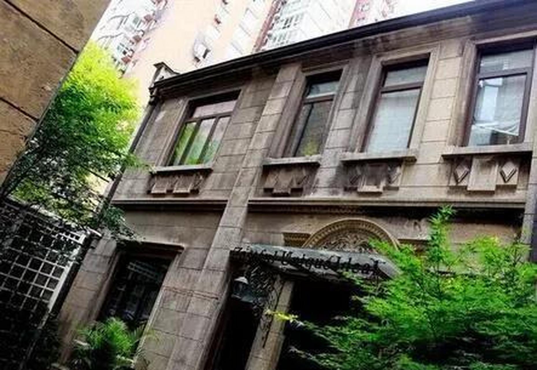 2009年,年仅26岁的郭敬明买下上海著名豪宅汤臣一品,汤臣一品当时的
