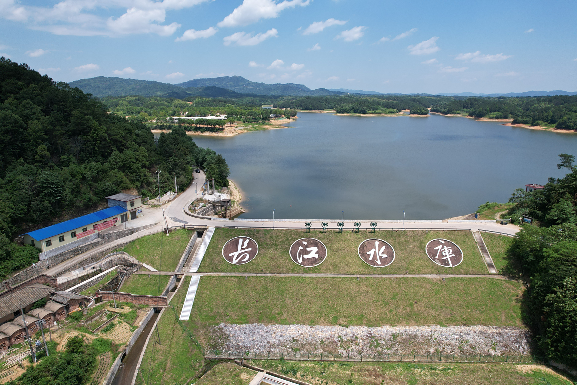 湖南省湘潭市湘乡市白田镇境内的长江水库是建设于多年之前的大中型