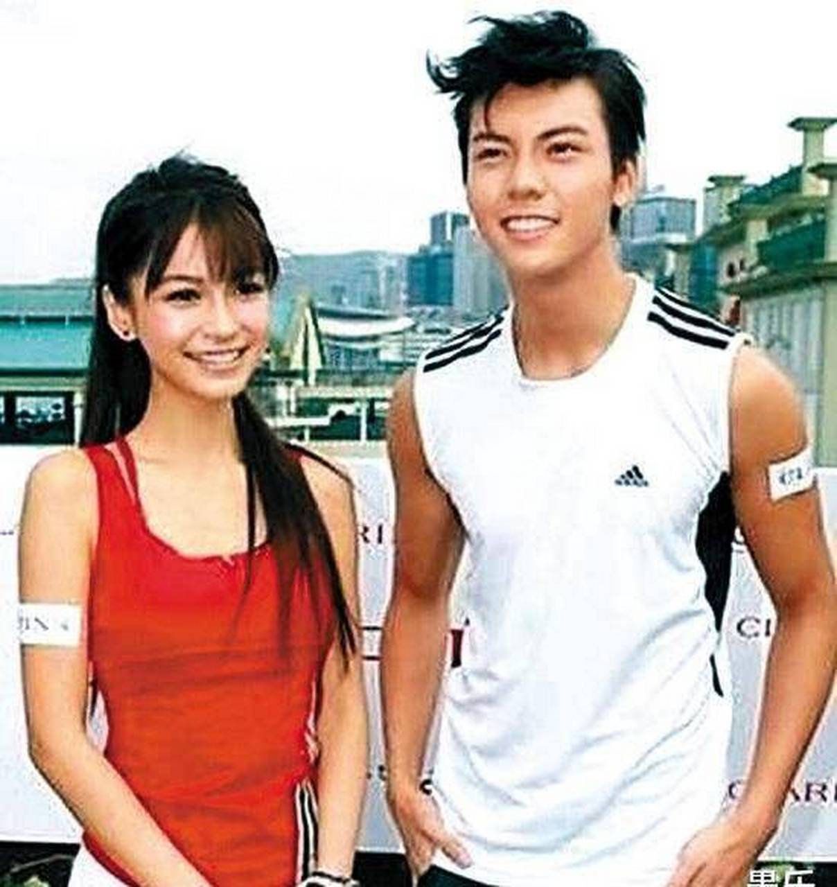当与陈伟霆的合照爆出,网友惊呼:黄晓明眼光太毒了#娱乐八卦茶话会