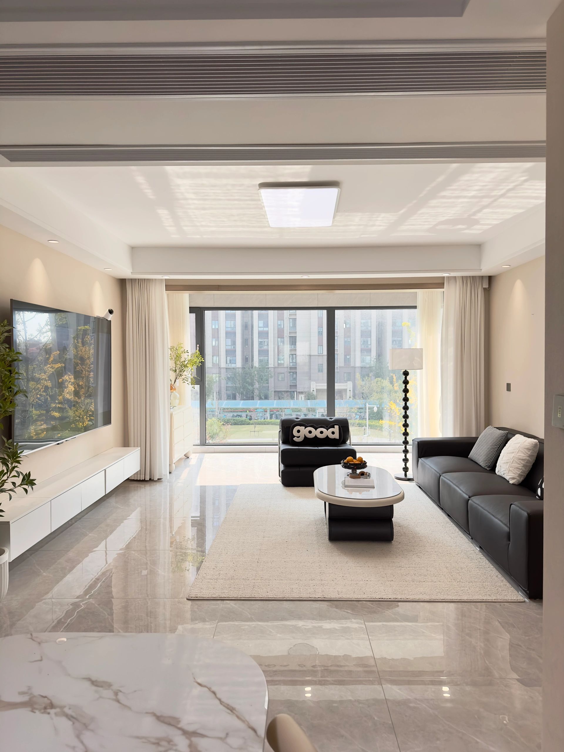 的第一套房,不敢发朋友圈的家 我家建面142平 套内 118平 客厅开间4