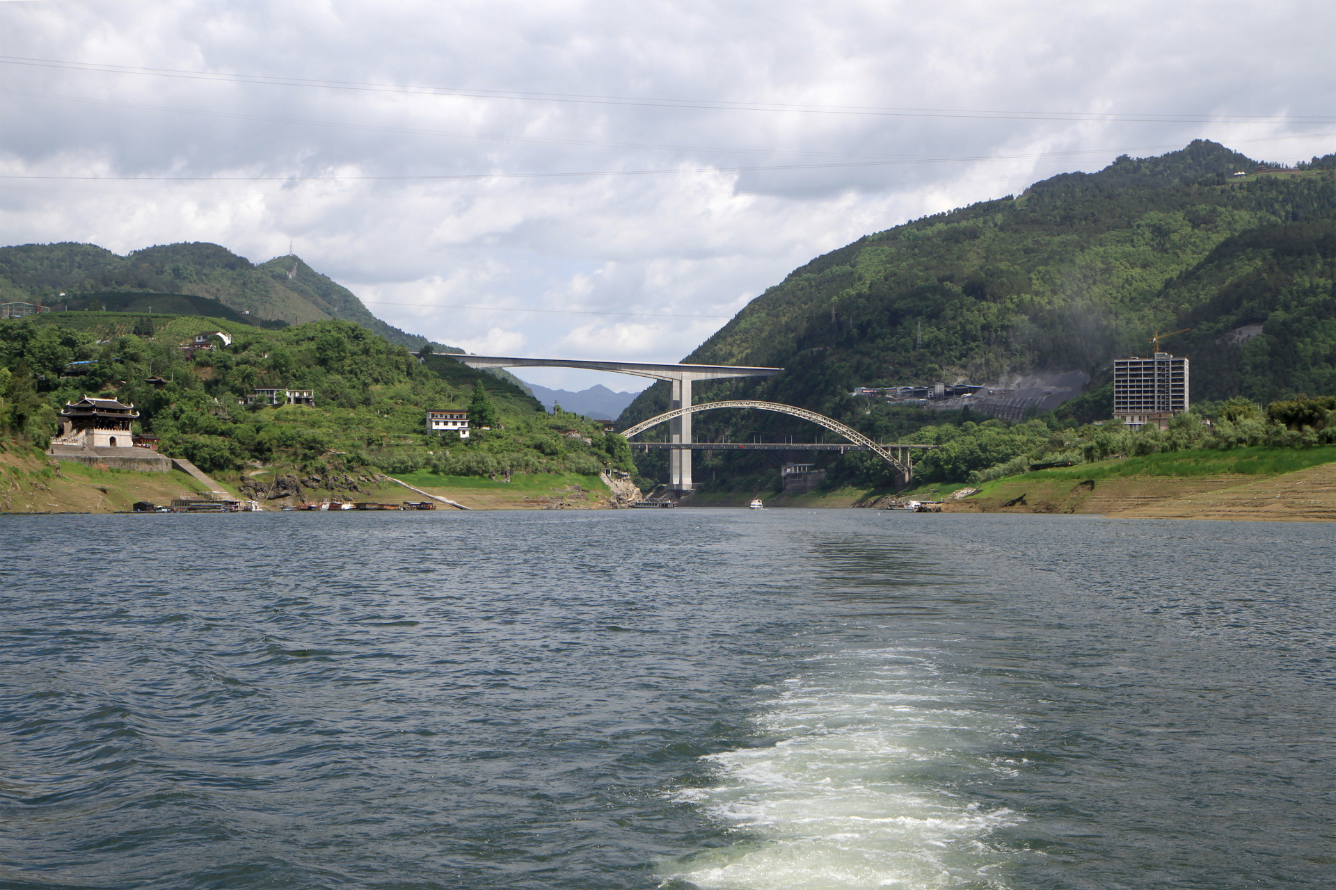 芙蓉镇三美,瀑布美,老街美,酉水河美.酉水河篇