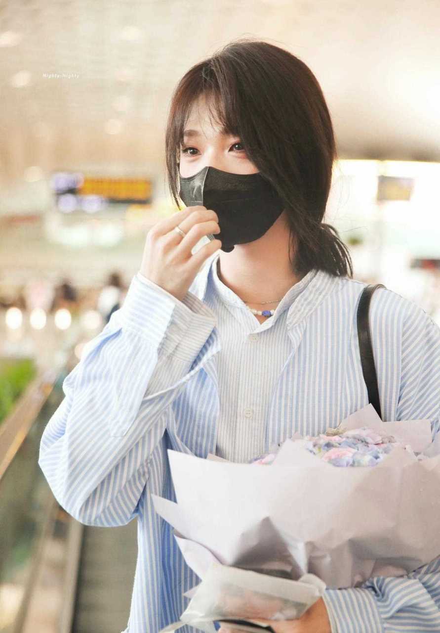 好好看,太会化妆了吧,完全是被惊艳的程度,第一眼还以为是哪个美女,他