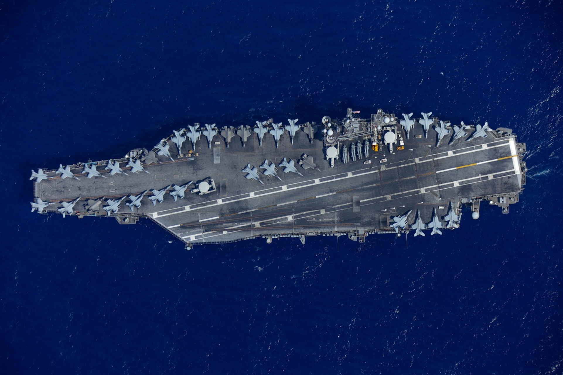 本月28日,据外媒报道 美国 尼米兹级航空母舰亚伯拉罕林肯(cvn-72)号