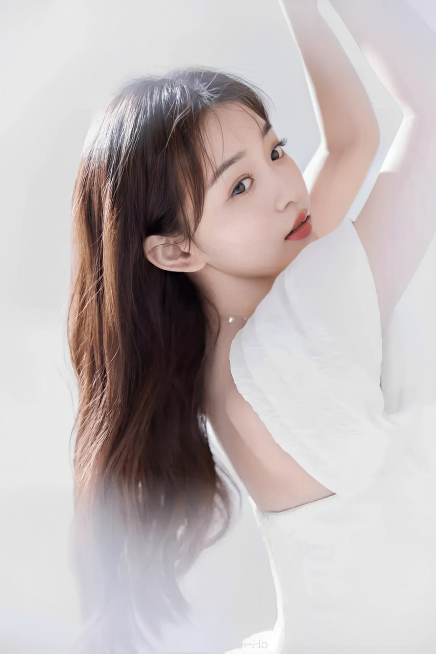 何泓姗白裙纯美写真,天使的脸蛋仙气十足 ,彰显少女浪漫气息.