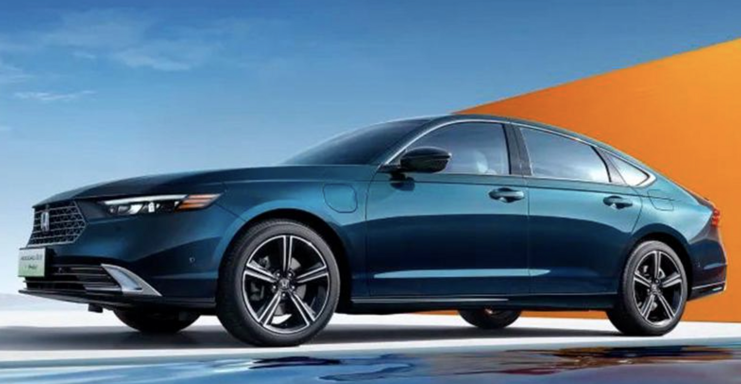 第十一代雅阁上市了,感觉真的要gg了吧  分为燃油版和插混版,17.