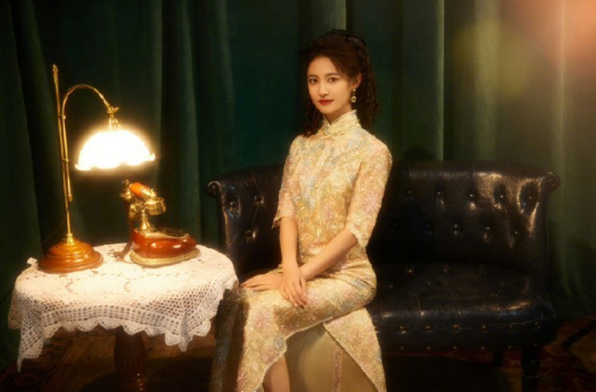 陈钰琪民国旗袍造型写真大片,第一次见她这个造型好美呀!