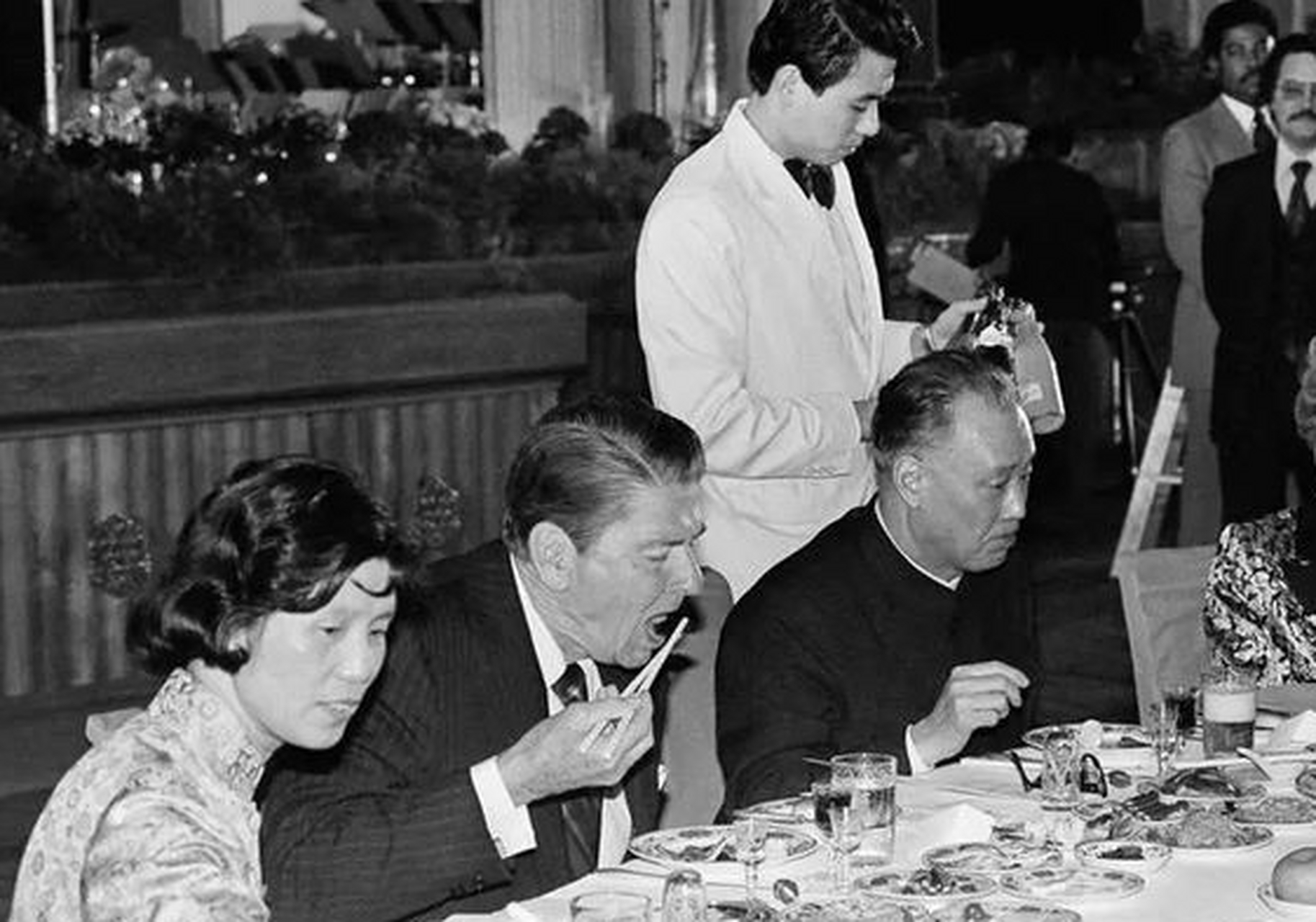 1984年,里根总统访华. 在访华期间,里根受到了热烈欢迎.