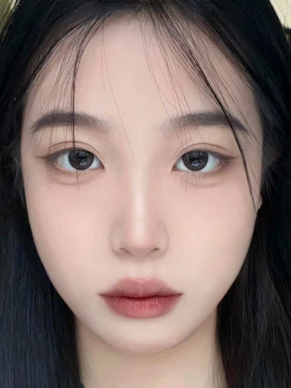 上挑眼线77野生眉 甜酷氛围感满满!