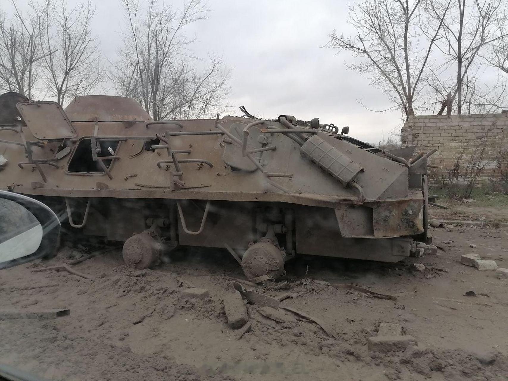 乌克兰军队损失的一辆btr-60pb装甲车,地点不明.#俄乌局势