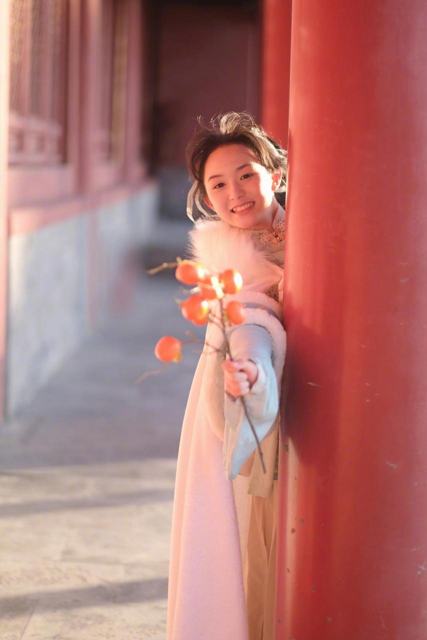 刷到一组刘楚恬的汉服照,她都长这么大了,不看简介还以为成年人.