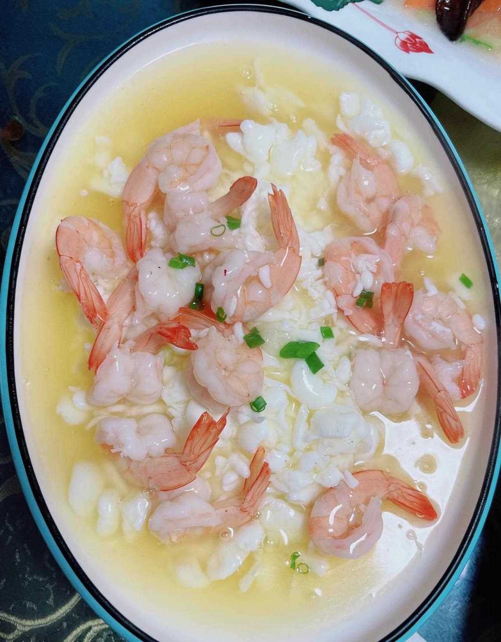 [鼓掌] 芙蓉虾仁,这道菜,名字很高大上,芙蓉的做法,取蛋清,加水淀粉