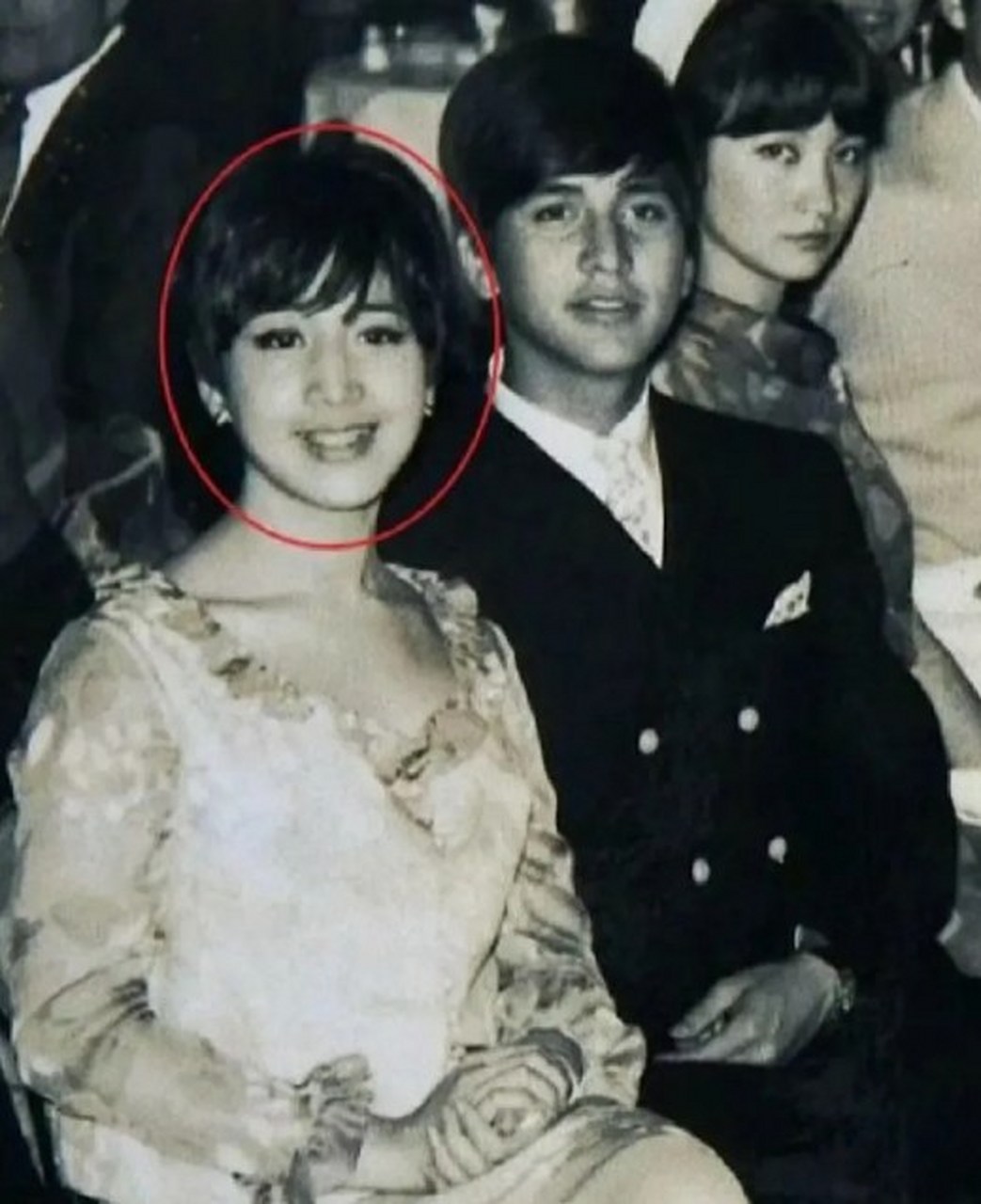 赌王大房长女何超英年轻时也很漂亮啊