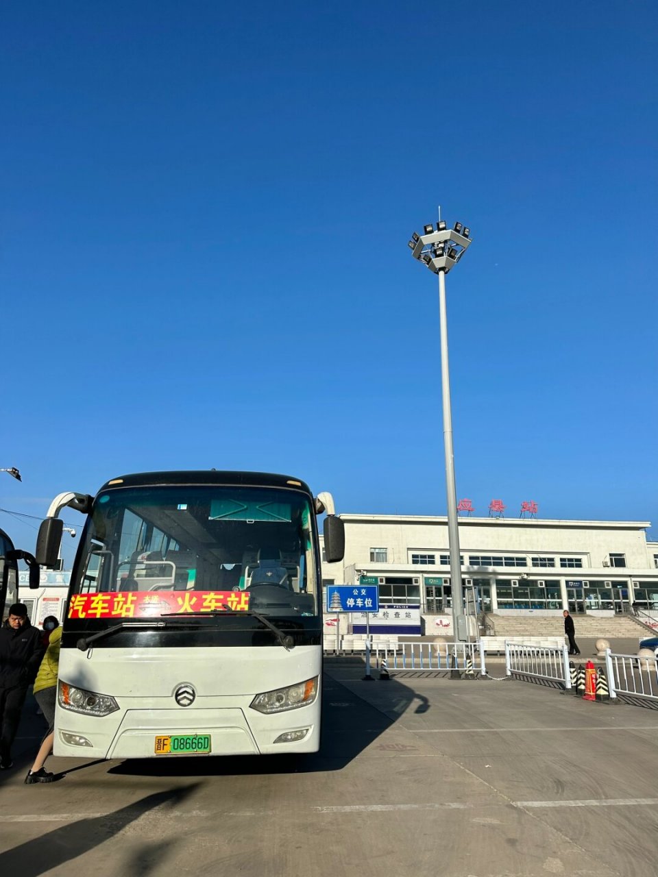 作为一个常去大同和浑源的人,交通真的很方便.