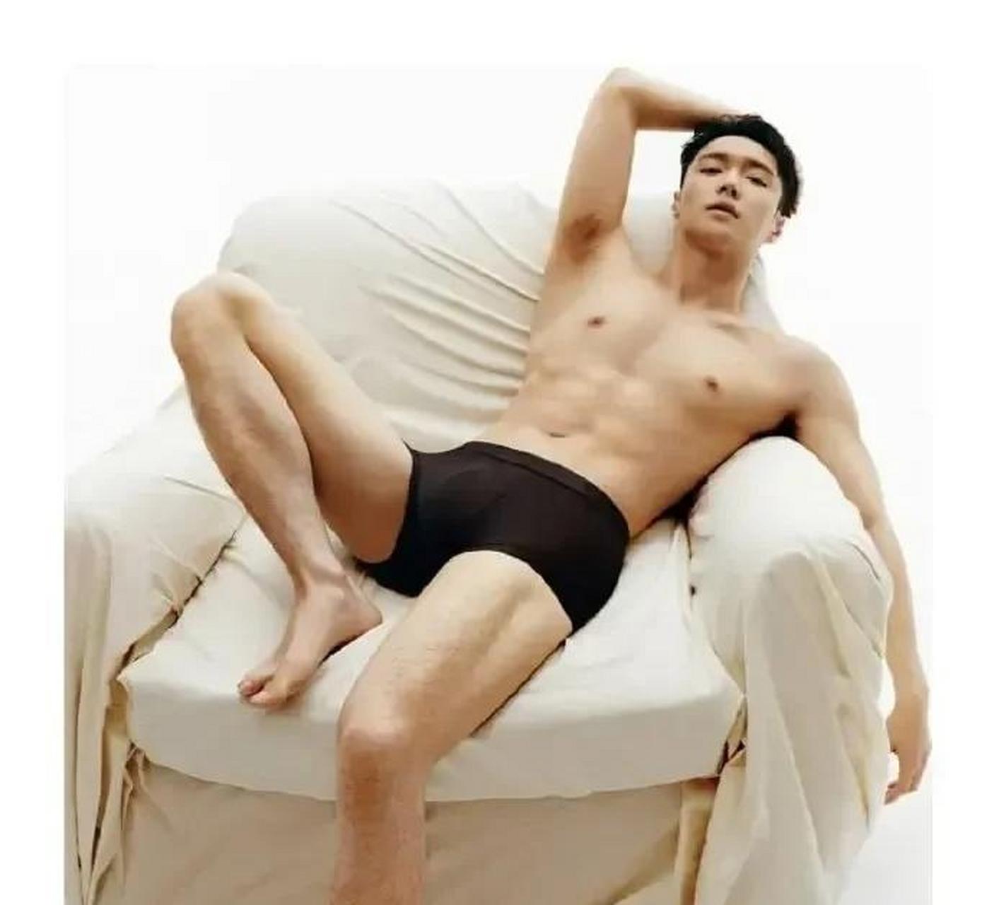 gif创作人# 张艺兴的内衣广告图曝光.