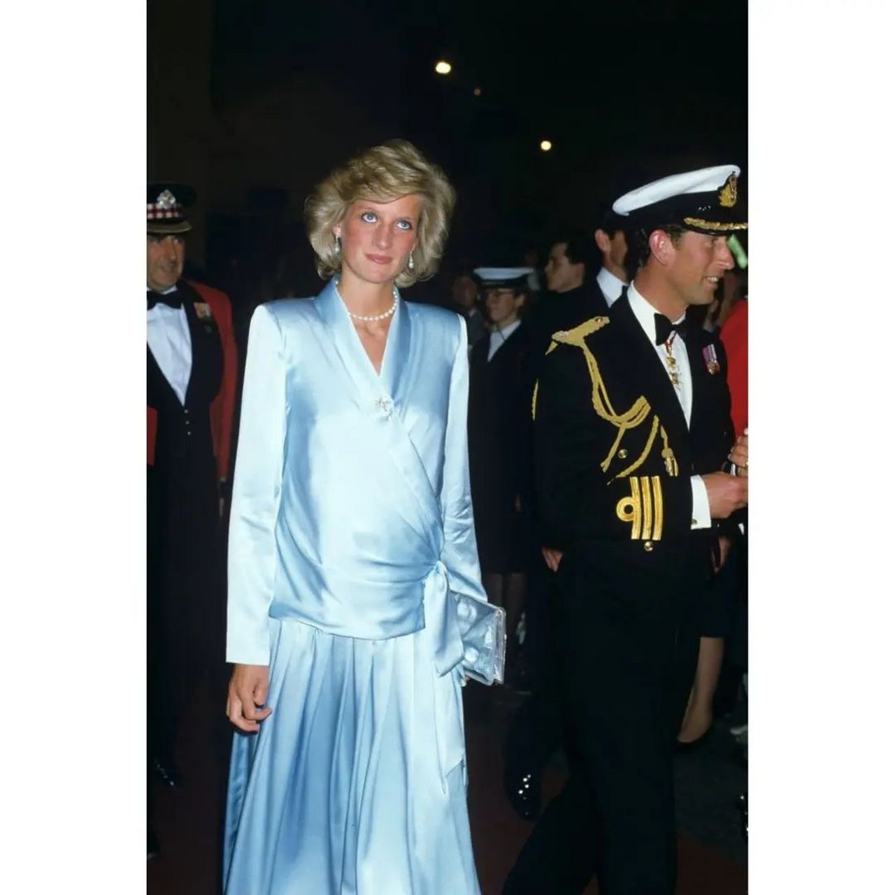 凯瑟琳·沃克 (catherine walker) 设计的连衣裙,这时的她怀上了估镲