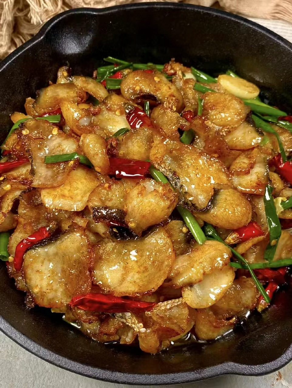 今日推荐:麻辣鱼片  鲜嫩多汁的鱼肉,加上麻辣味道的掌控,所带来的五