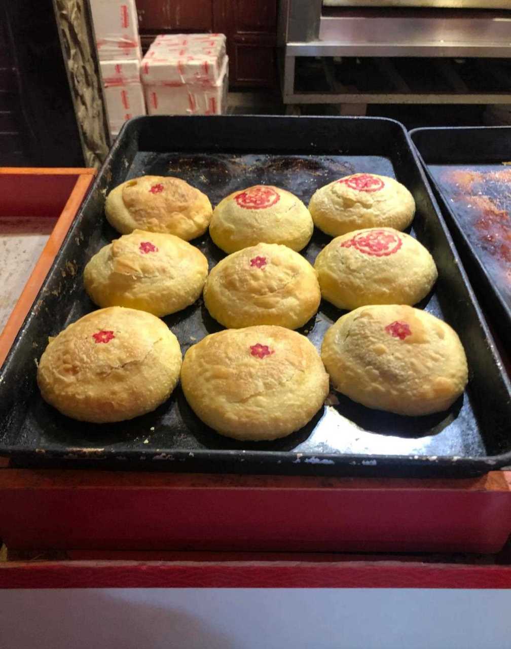 永兴坊是西安最有名的网红景点,云集了陕西陕北上百种地方小吃,是西安