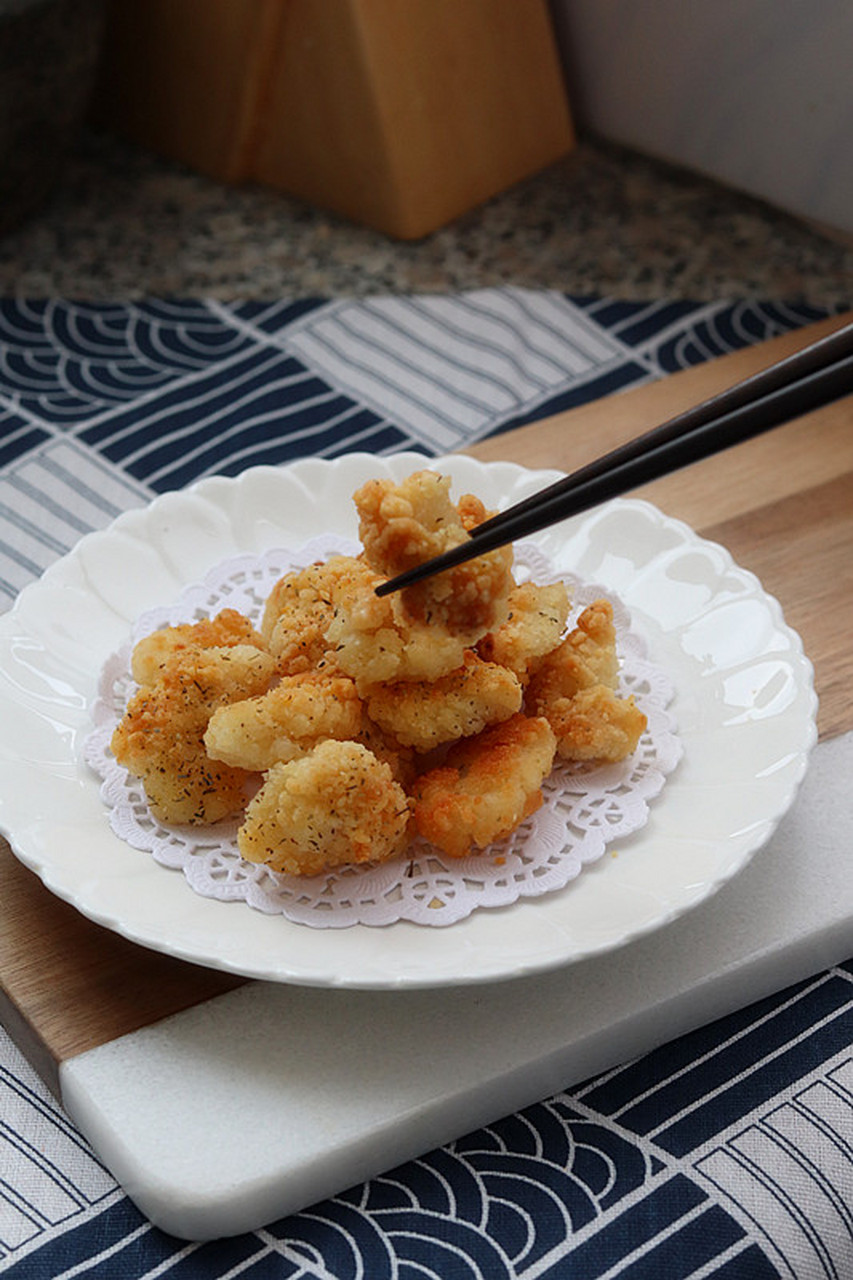 脆香鸡米花 快手鸡米花,简单一烤,不油腻,味道也不错.