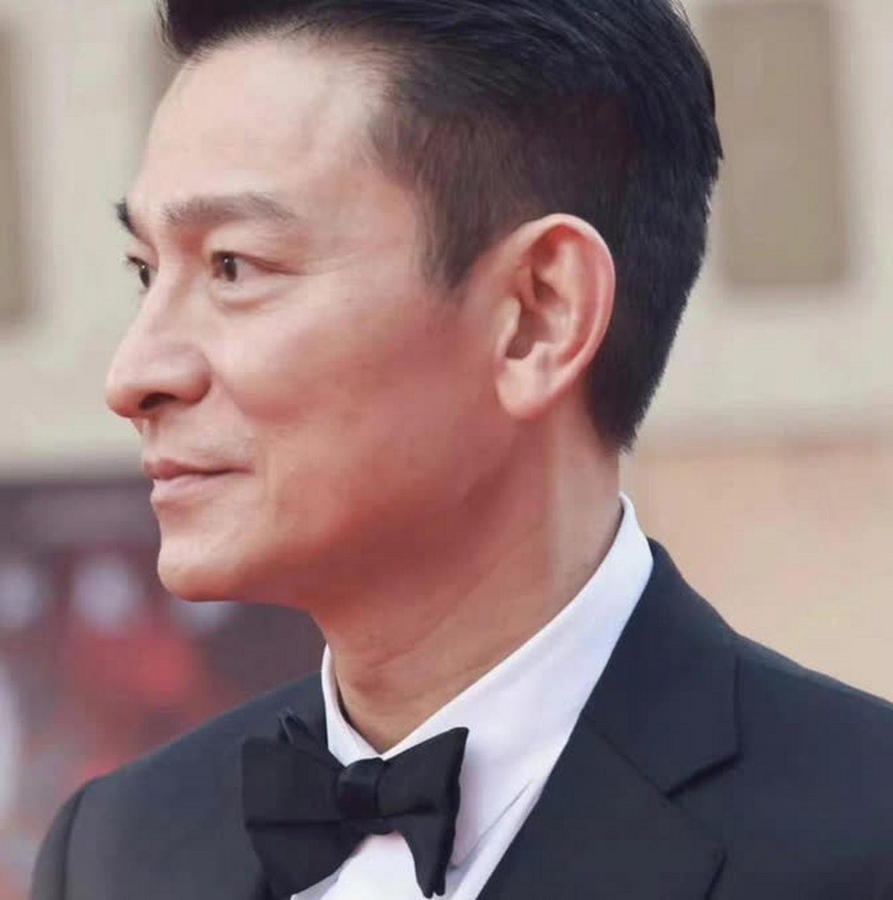 谢霆锋和刘德华,谁最帅?  [大笑][笑哭]