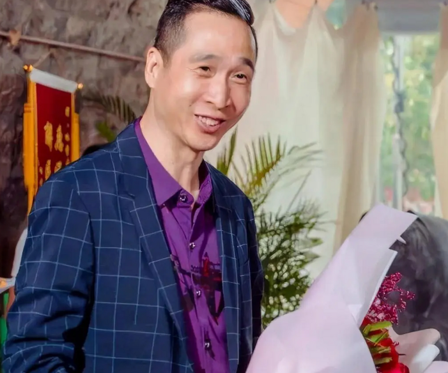 韩兆还跟秦岚表演过小品,秦岚大家很熟了,两个人都是好演员,但是